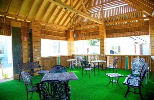 Dar es Salaam Bed & Breakfast | Mega Lodge