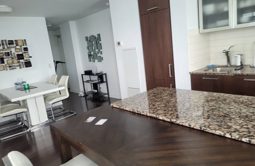 Toronto Entertainment District Apartment | mehri suites