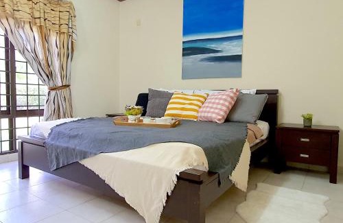 Alor Gajah Villa | Melaka Afamosa Villa with Private Pool for 10 pax
