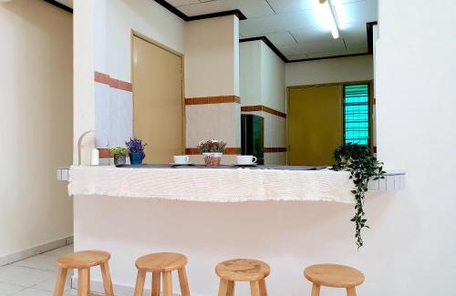 Alor Gajah Villa | Melaka Afamosa Villa with Private Pool for 10 pax
