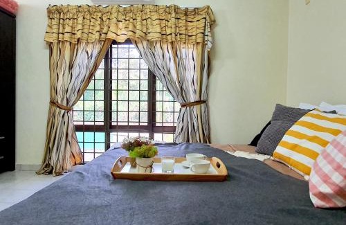 Alor Gajah Villa | Melaka Afamosa Villa with Private Pool for 10 pax