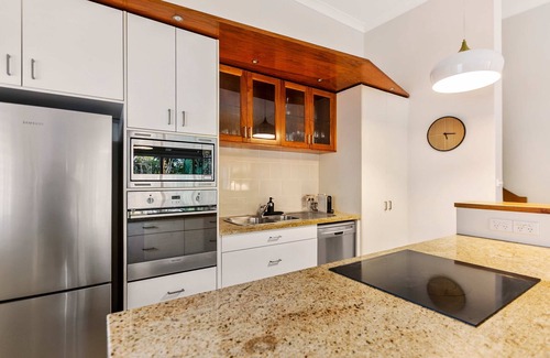 Yorkeys Knob Apartment | Melaleuca Hideaway - Beach Pool Free Parking