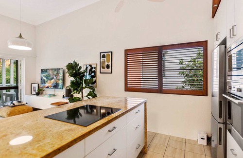 Yorkeys Knob Apartment | Melaleuca Hideaway - Beach Pool Free Parking