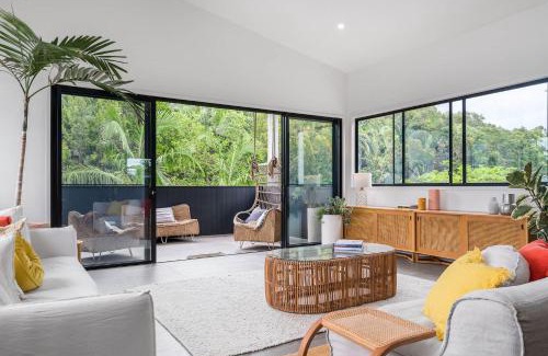 Suffolk Park House | Melaleuca - luxury 4BR retreat with pool