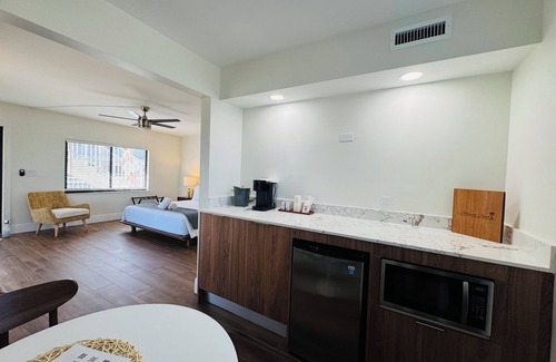 Claytons Hotel | Melbourne Beach Resort & Surf Club