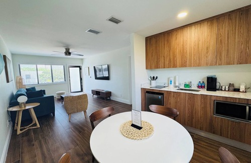 Claytons Hotel | Melbourne Beach Resort & Surf Club