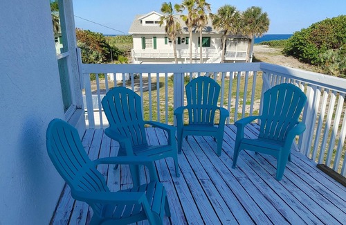 Melbourne Beach House | Melbourne Beach Townhouse on 1.2 acre oceanfront property sleeps 6