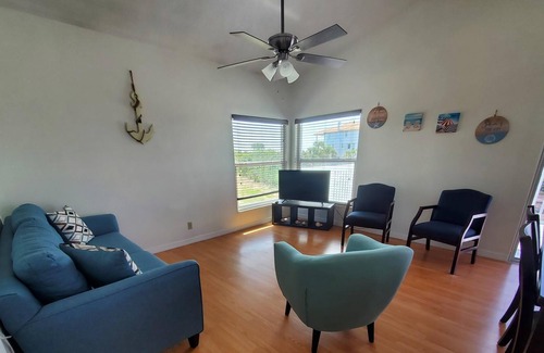 Melbourne Beach House | Melbourne Beach Townhouse on 1.2 acre oceanfront property sleeps 6