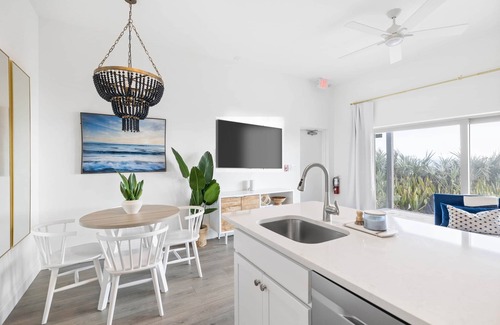 Melbourne Beach Condo | Melbourne Beachfront Oasis - Cocoa Beach Bungalow