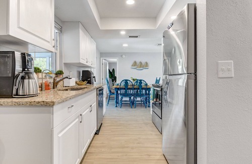 Melbourne House | Melbourne home w/King beds, HEATED Pool, 10 mins to the beach and near USSSA!