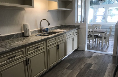 Sunny Point Apartment | Melbourne Waterfront - 1 Bed 1 Bath - Entire Apartment