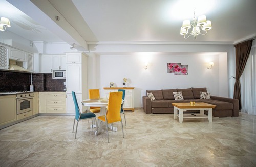 Constanta Apartment | Melia 5 elegant seaside apartment in enchanting Constanța