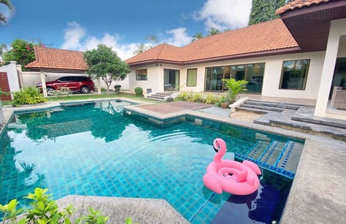 Huai Yai Villa | Mellow Pool Villa - Family house with nice pool & garden - 4 bedrooms