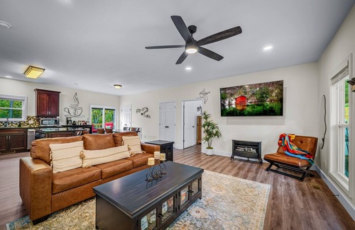 Fort Payne House | Melody Ridge | Fort Payne | Fast Wi-Fi | King Suite | 4 Smart TVs | Soaking Tub