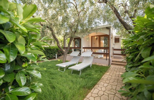 Mattinata House | "melograno" Holiday Home with Swimming Pool and Private Beach