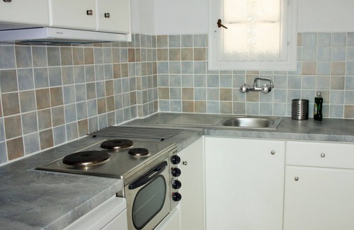 Piso Livadi Apartment | Meltemi studio with garden