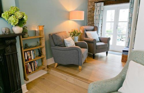 Beaumaris House | Melvin Cottage