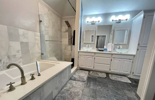 Edmond House | Meme's B&B in the Forest- Pool and Spa!