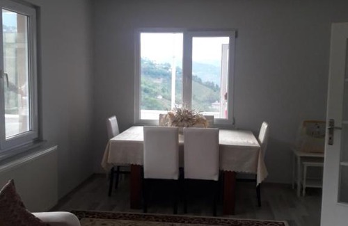 Akcaabat Apartment | Memiş Apartmanı