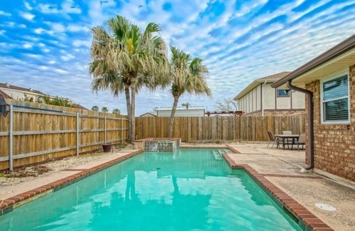 Kenner House | Memorable 1 Bedroom luxurious house.