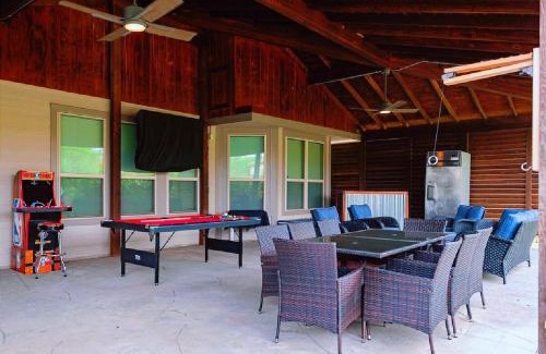Lockhill Estates House | Memorable Vacations 5 stars- 5 min from airport