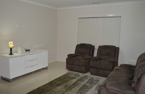 Wodonga House | Memories Made:Close to city centre