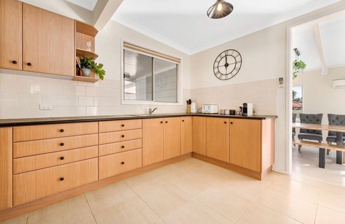 Cessnock House | Memories On Mount View, Cosy Wood Fire, Big Games Room, Netflix.