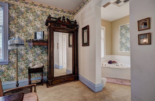 Midtown Bed & Breakfast | Memory Cove Skylight