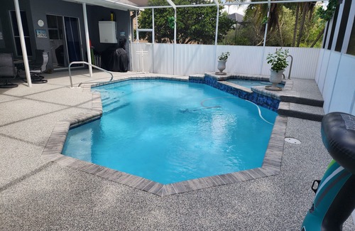 Grand Oaks House | Memory Lane Vacation HomenREDUCED SUMMER RATES! HEATED POOL AND SPA INCLUDED.