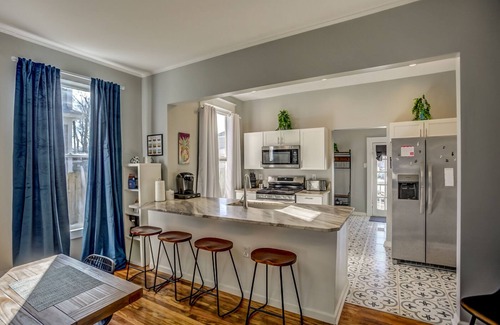 Medical District House | Memphis Home of the Blues 5 Star,1mi. to downtown, midtown. Gated, FREE parking