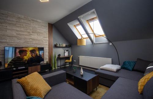 Gyula Apartment | Men's World