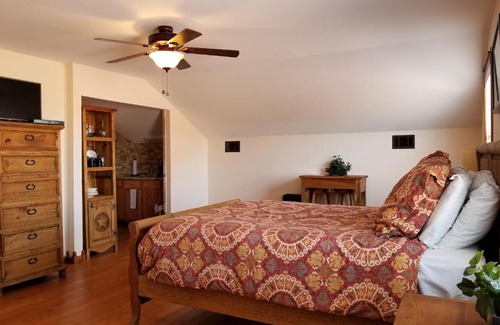Fredericksburg Bed & Breakfast | Mendelbaum Winery Loft West