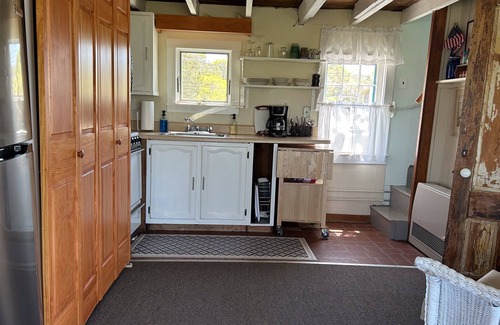 Chilmark Cottage | Menemsha Harbor - Davis House