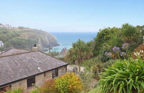 Cadgwith House | MENGARTH, pet friendly, country holiday cottage in Cadgwith