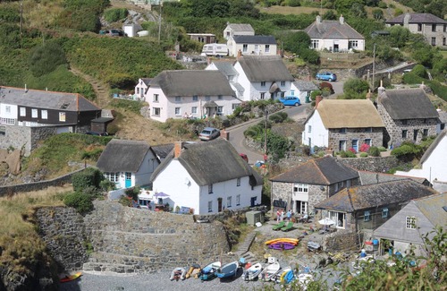 Cadgwith House | MENGARTH, pet friendly, country holiday cottage in Cadgwith