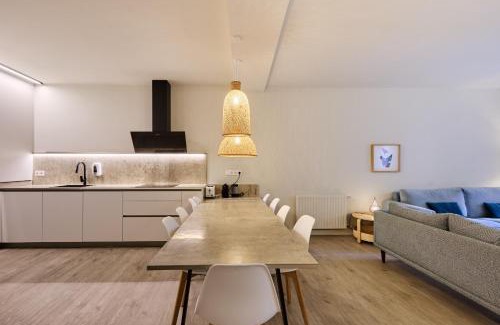 Old Town Apartment | Mercaderes 9 by Clabao
