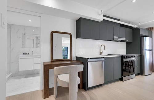 International District Apartment | Mercer-1 Bedroom Corner -Free parking