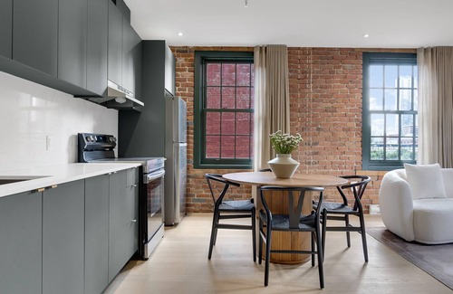 Cite Multimedia Apartment | Mercer-1 Bedroom Corner unit-Free parking