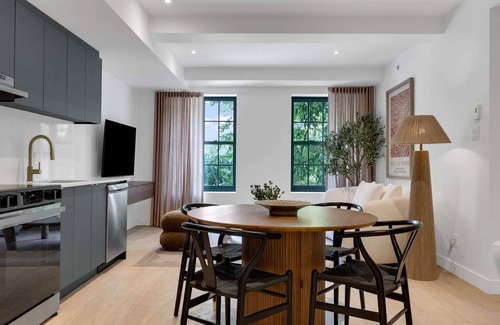 Cite Multimedia Apartment | Mercer- 2 Bedrooms 2 Bathrooms+ Free parking