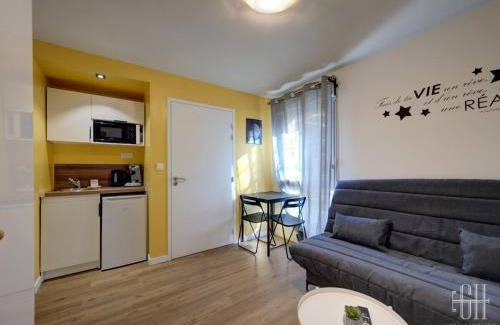 Saint-Pierre-des-Corps Apartment | Mercure - Proche A10 -2 V -Parking- Rez-de-chaussée