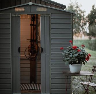 Haademeeste House | Mereäärne helesinine suvemaja