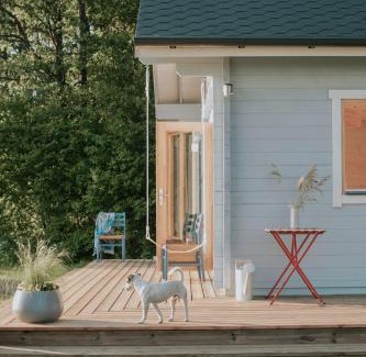 Haademeeste House | Mereäärne helesinine suvemaja