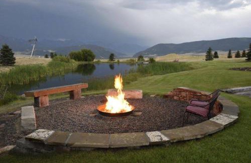 Livingston House | Meredith Ranch Chalet and Guest House