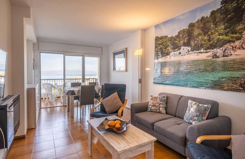 L'Escala Apartment | Meritxell: Front line apartment with marina view