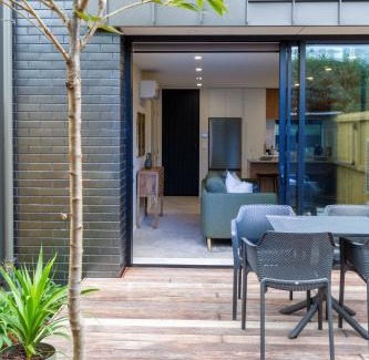 Saint Albans Apartment | Merivale Gem: 2BR Townhouse Oasis
