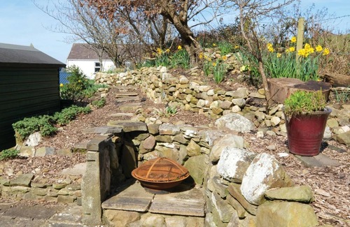 Llanrhidian Higher House | Merlins Cabin - 2 Bedroom Cabin - Blaen Cedi Farm - Penclawdd
