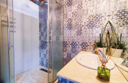 Blue Bay Apartment | Mermaid Cove - 1 bedroom apartment 50 metres from the beach