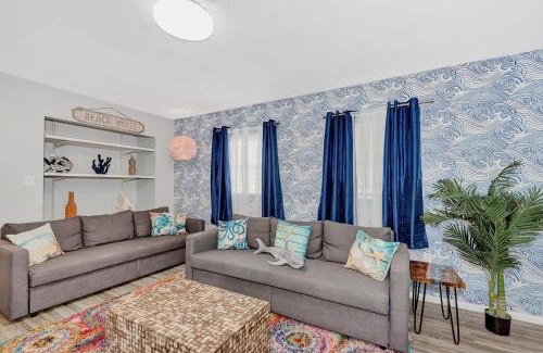 Siesta Key Village House | Mermaid-Shark 6BR House With Pool, Jacuzzi - Steps to Siesta Key Beach