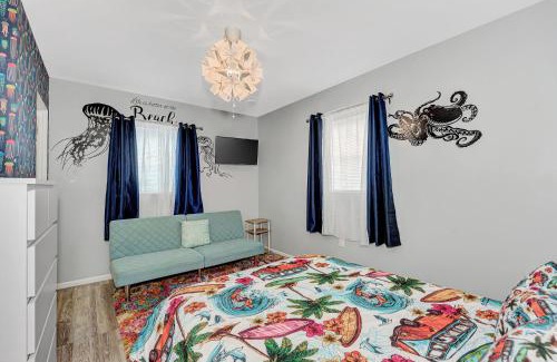Siesta Key Village House | Mermaid-Shark 6BR House With Pool, Jacuzzi - Steps to Siesta Key Beach