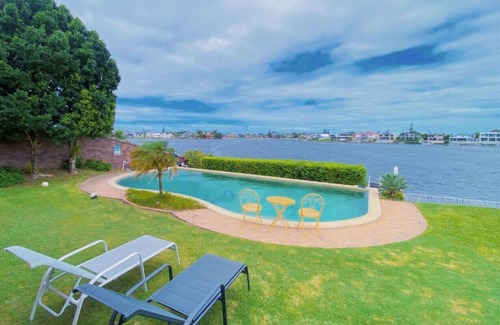 Mermaid Waters House | Mermaid Waters | Waterfront with Private Jetty